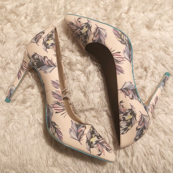 Mix No. 6 Shoes - Mix no.6 Cream, Mauve, Blue feather print pumps!